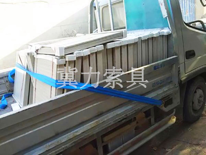 汽車(chē)?yán)o器綁帶幫助瓷磚安全運(yùn)輸